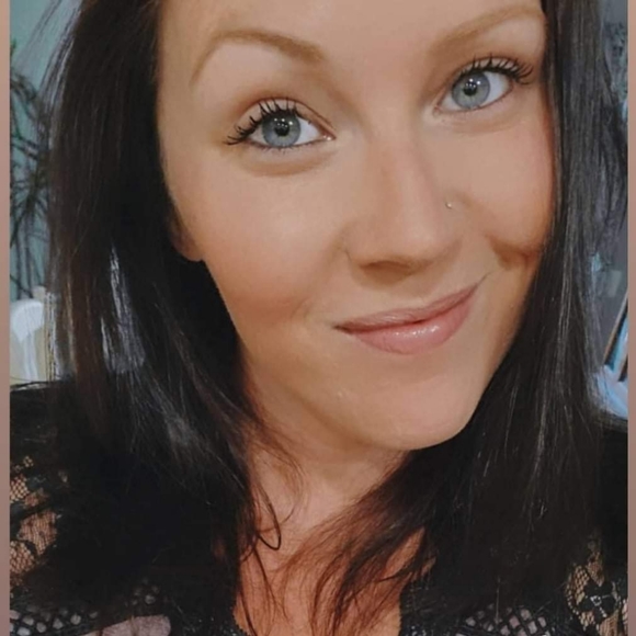 Meet your Posher, Lacey - Picture 1 of 1